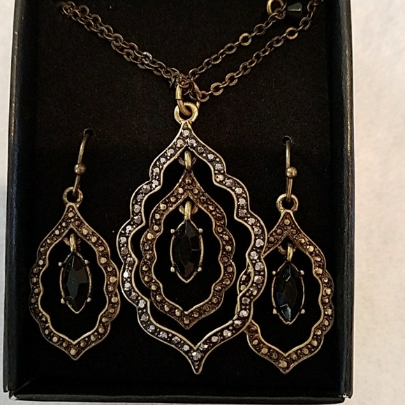 AVON Jet Accented Double Strand Giftset - Picture 2 of 3